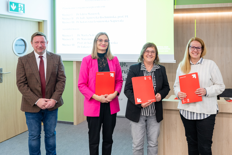 wręczenie dyplomów laureatom konkursu „Najlepszy wykładowca WNG” w roku 2024