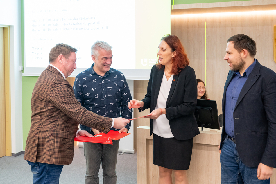 wręczenie dyplomów laureatom konkursu „Najlepszy wykładowca WNG” w roku 2024